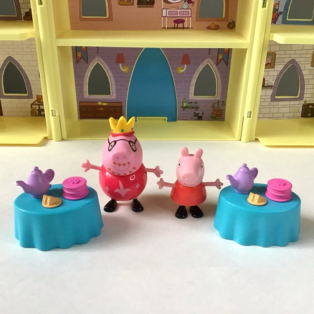 Peppa Pig Princess Castle Folding Dollhouse Playset Figures Tables Vintage 2003 - Picture 11 of 14